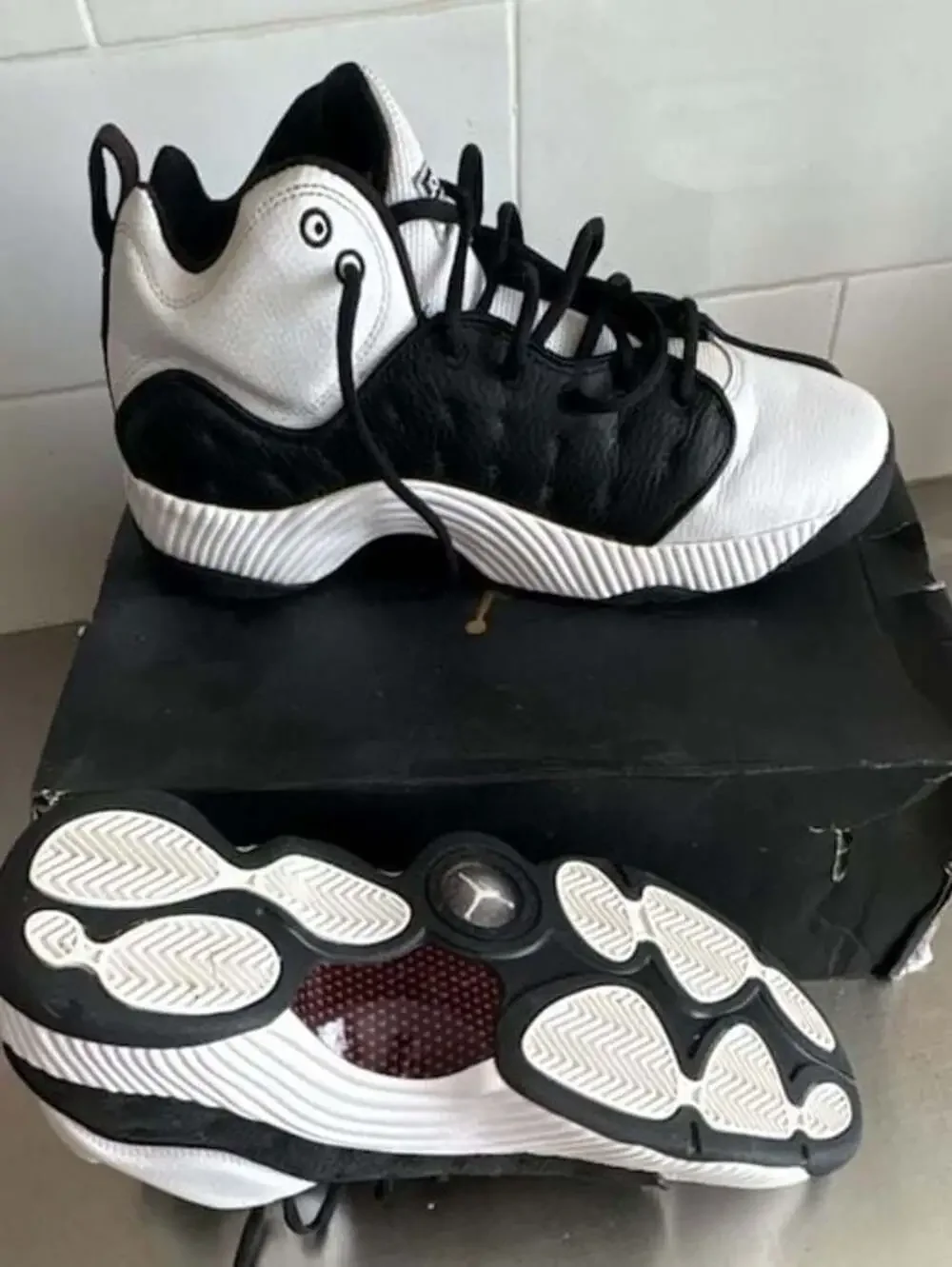 Jordan Jumpman Team II White/Black-University Red Sneakers